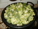 Brokolice schovan mezi brambory